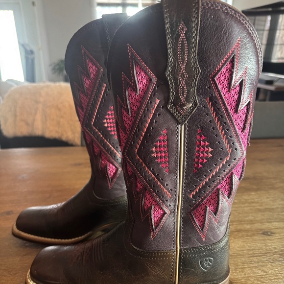 NWB  ARIAT WOMEN'S SIENNA VENTTEK 360 CHOCOLATE CHIP SQUARE TOE BOOT - Picture 7 of 15